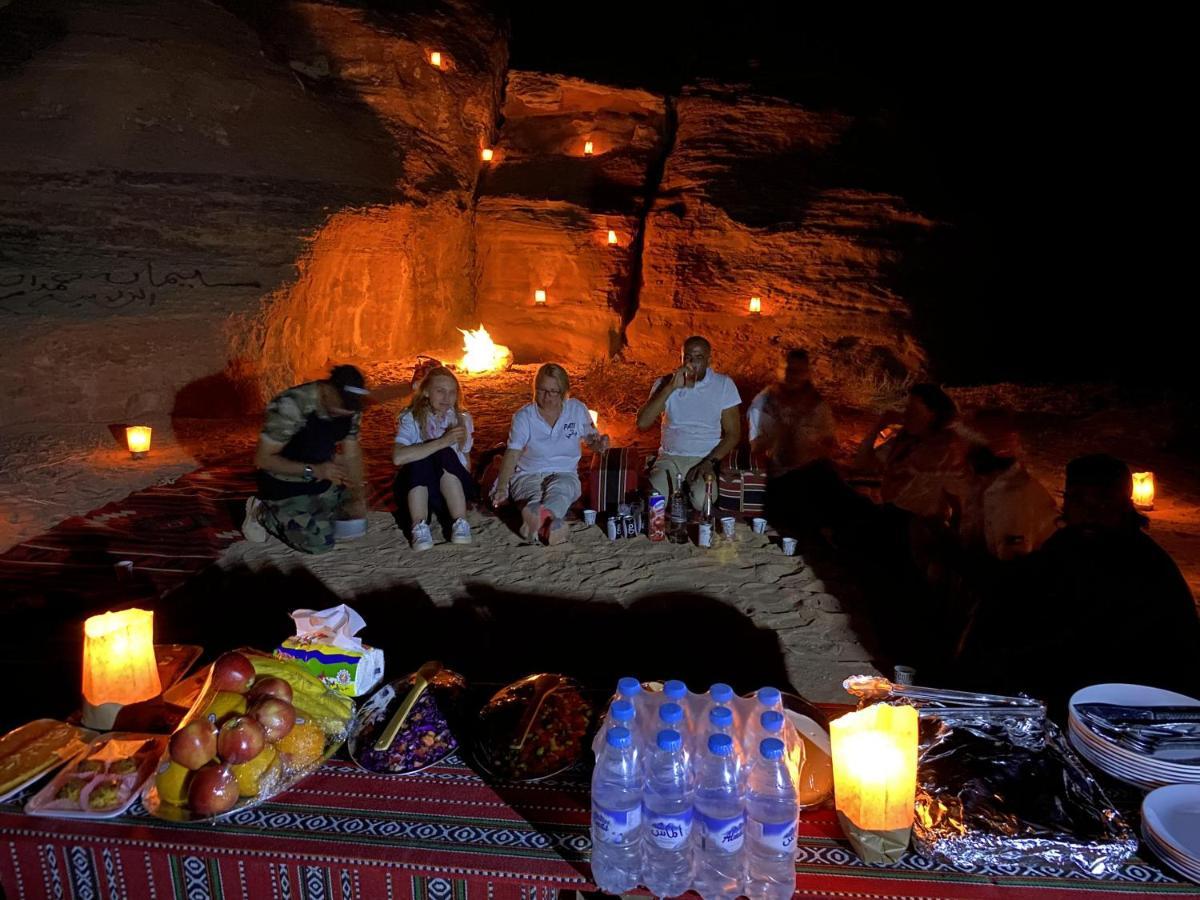 Desert Island Camp Wadi Rum Bagian luar foto
