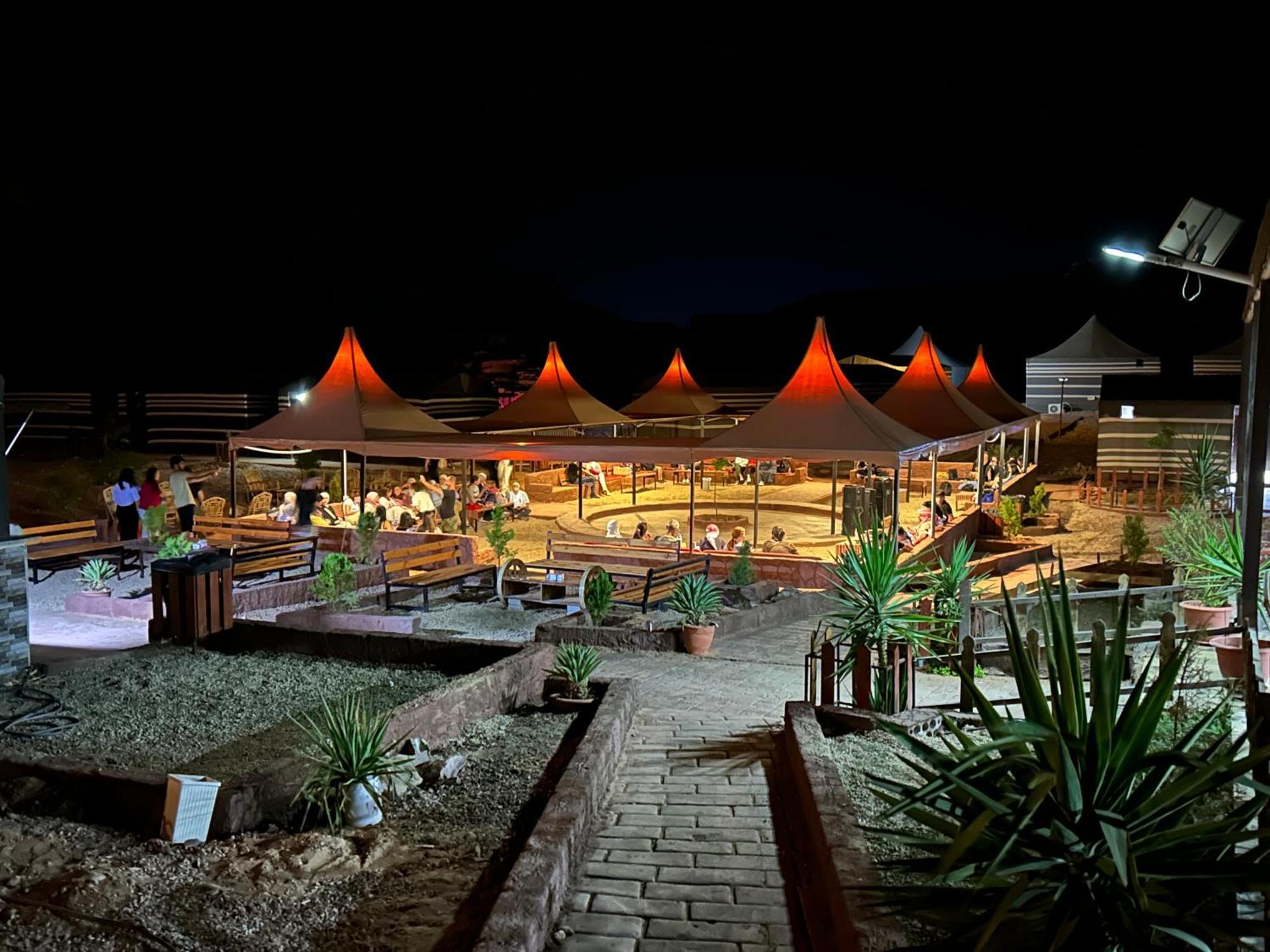 Desert Island Camp Wadi Rum Bagian luar foto